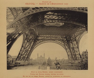 エッフェル塔の下、装着前（モノクロ写真 作： (after) French Photographer