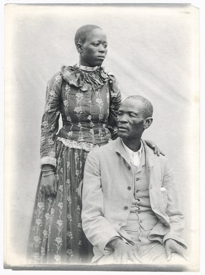 カーマとその妻、1910年頃（プラチナプリント） 作： A. E. Hargreave