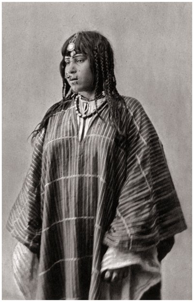 ベドウィンの妻、イラク、1925年。 作： A. Kerim