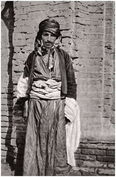 1925年、イラクのクルディスタン南部出身のクルド族。 作： A. Kerim
