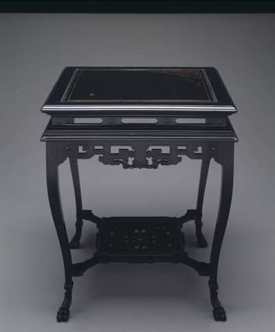 テーブル、1880年頃（木と象眼細工） 作： A. and H. Lejambre