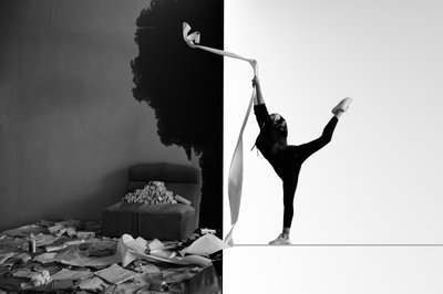 体操選手の希望に満ちたバランス 作： Abbas Valadi