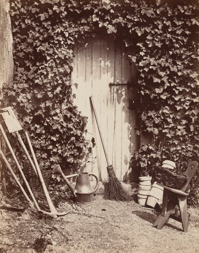 マルロット庭園道具戸口,c.1860年（写真） 作： アベルブリケ