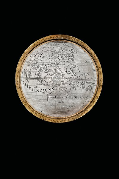 1697〜99年、アウグスブルクのヘラクレスとアトラスによってサポートされた、地球と天体の2つの地球儀 作： Abraham Drentwett
