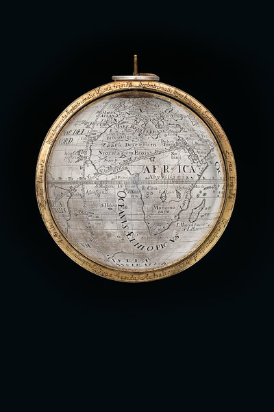 1697〜99年、アウグスブルクのヘラクレスとアトラスによってサポートされた、地球と天体の2つの地球儀 作： Abraham Drentwett