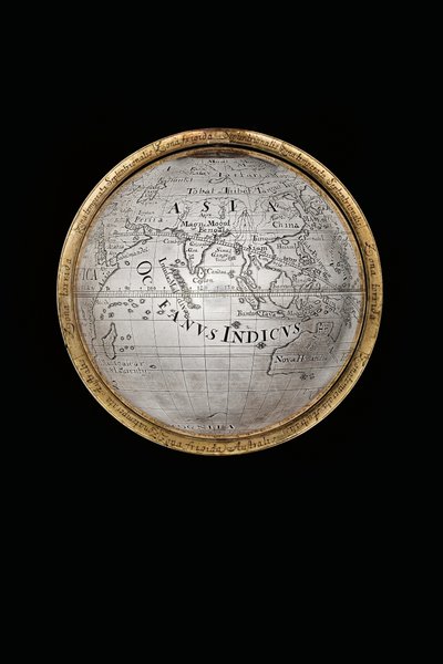 ヘラクレスとアトラス、アウグスブルク、1697-99によってサポートされている2つの例外的な地球儀と天球儀 作： Abraham Drentwett