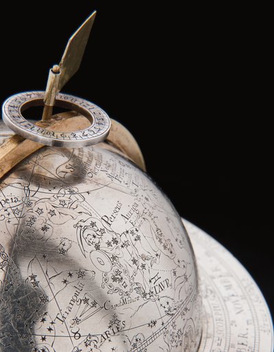 ヘラクレスとアトラスに支えられた2つの優れた地球儀と天球儀、アウグスブルク 作： Abraham Drentwett