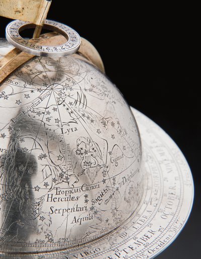 ヘラクレスとアトラスに支えられた2つの優れた地球儀と天球儀、アウグスブルク 作： Abraham Drentwett