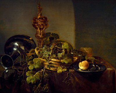 葡萄籠と金杯のある静物画 作： Abraham Hendricksz van Beyeren