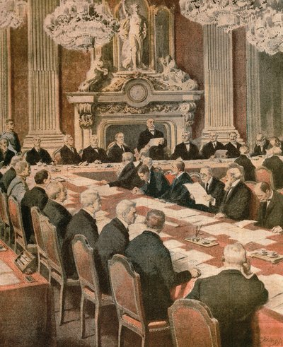 パリ講和会議で演説するフランス大統領ジョルジュ・クレマンソー（イラスト：Achille Beltrame、イラストレーター：Achille Beltrame（1871-1945）、『La Domenica del Corriere』より）。 作： Achille Beltrame