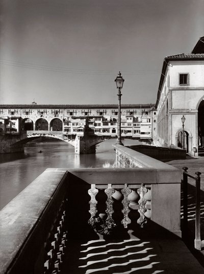 イタリア・フィレンツェのヴェッキオ橋、1955年頃（モノクロ写真 作： Achille Villani