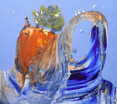 穏やかなアーチを眺める女性 作： Adam Bogusz