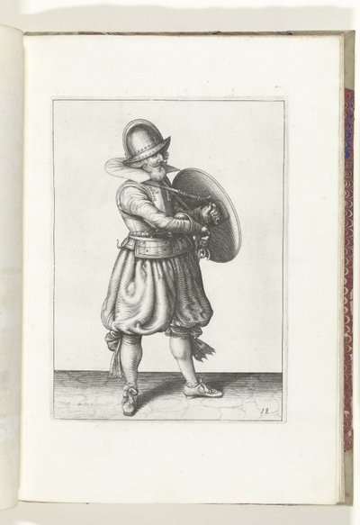 盾と槍の演習: 兵士が盾の後ろからレイピアを抜く (No. 18), 1618 Nassausche Wapen-Handelinge、van Schilt、Spies、Rappier ende Targe : フィギュアで描かれ、[of] (...) Maurits v の新しい順序に従ってポーズをとった 作： Adam van Breen
