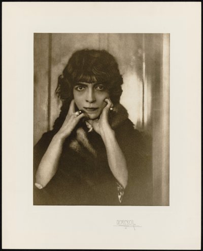ルイサ・カサーティ侯爵夫人の肖像 作： Adolf de Meyer