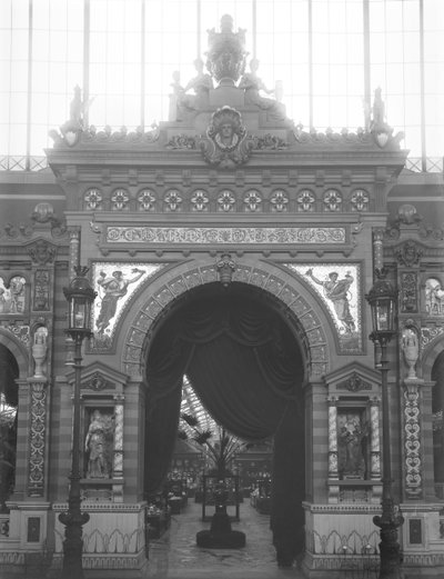 陶磁器のポーチコ、万国博覧会、パリ、1889 作： Adolphe Giraudon