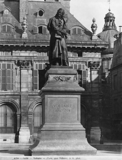 ジョセフミシェルカイユ（1836-81）ヴォルテール像、19世紀後半 作： Adolphe Giraudon