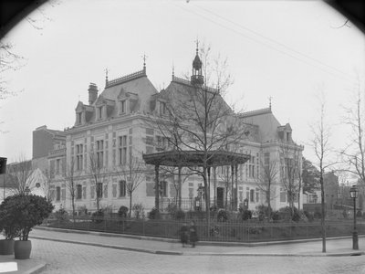 市庁舎、1886-90年 作： Adolphe Giraudon