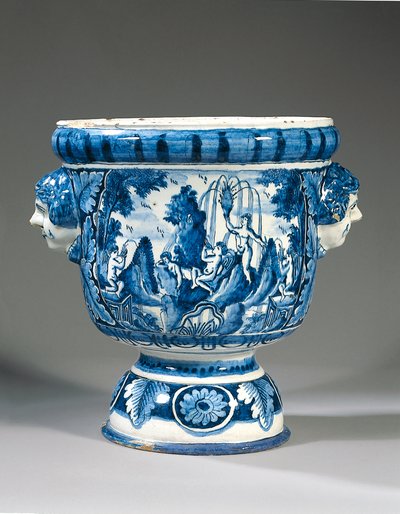 デルフト製青白両手付き神話型台座庭園骨壺 作： Adriaen (fl.1868 d.1701) (attr.to) Kocks