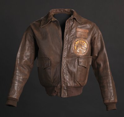 ウッドロー W. クロケット中佐が着用したタスキーギ エアマン フライト ジャケット、1942 年。 作： Aero Leather Clothing Co.