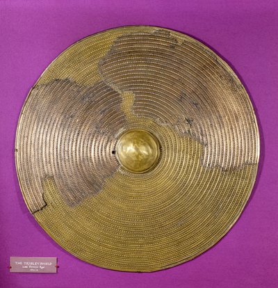 トリブリーの盾 青銅器時代後期（ブロンズ 作： Age Bronze