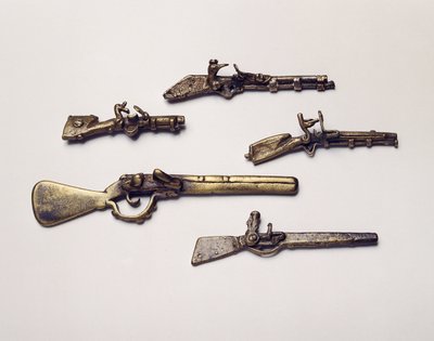 銃の形で鋳造された金のウェイト（真鍮） 作： Akan School