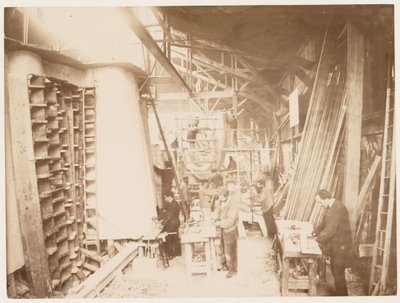 1883年、パリの自由の女神の建設中に働いていた男性 作： Albert Fernique