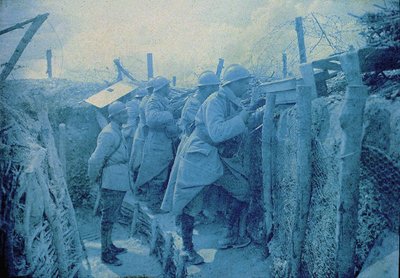 フランスのリスニングポスト：1916年、西部戦線の塹壕の兵士（オートクローム） 作： Albert Samama Chikli