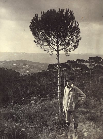 アルバム "Ricordi fiorentini"（フィレンツェの思い出）より、国内での画家Memo Ghiniのポートレート、1919年8月27日（モノクロ写真）。 作： Alberto Fierli