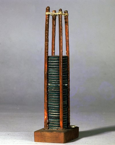 アレッサンドロ（アレキサンダー）・ボルタの山。ミラノの科学技術博物館。 作： Alessandro Volta