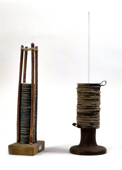アレッサンドロ（アレキサンダー）・ボルタの杭。ミラノの科学技術博物館。 作： Alessandro Volta