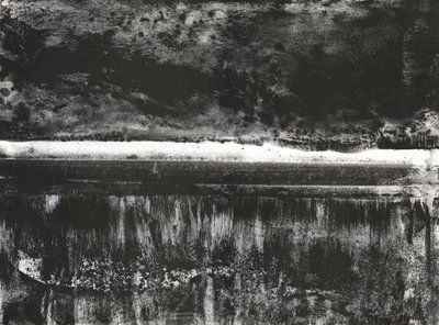 暗雲立ち込める地平線の映り込み 作： 