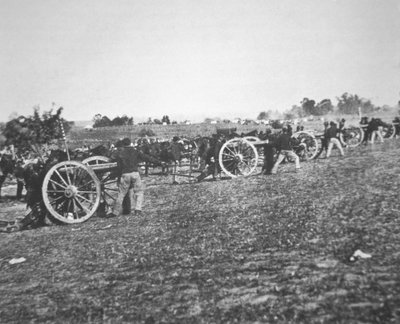 アメリカ南北戦争(1861-65)で活躍した連邦軍第2砲兵隊D砲台(白黒写真) 作： Alexander Gardner