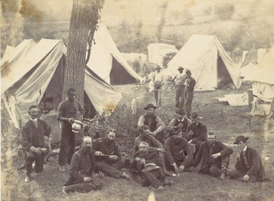 1862 年 10 月、アンティータム、ポトマック軍司令部の集団。 作： Alexander Gardner
