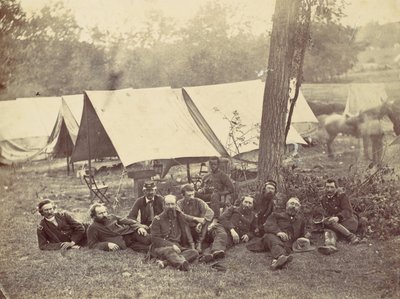 1862 年 10 月、アンティータム、ポトマック軍司令部の集団。 作： Alexander Gardner
