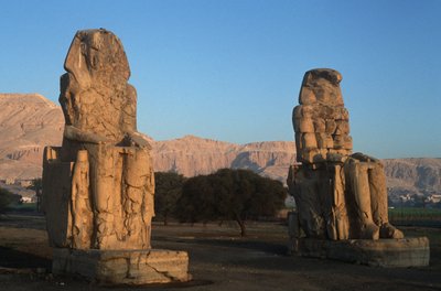 エジプト、古代テーベ、アメンホテプ3世の像 メムノンの巨像 作： Nicolas Toussaint Charlet