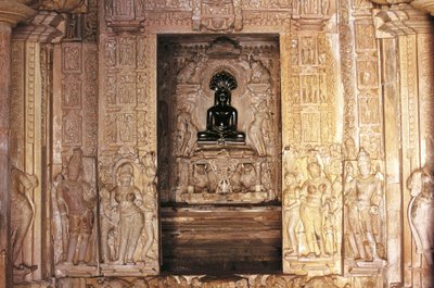 入り口と祭壇、パルシュヴァナータ寺院、カジュラホ遺跡群（ユネスコ世界遺産 作： Nicolas Toussaint Charlet