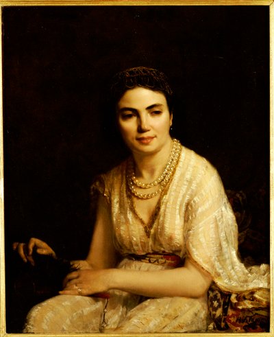 真珠のネックレスを身に着け、扇子を持っている女性の肖像 作： Alexei Alexevich Harlamoff