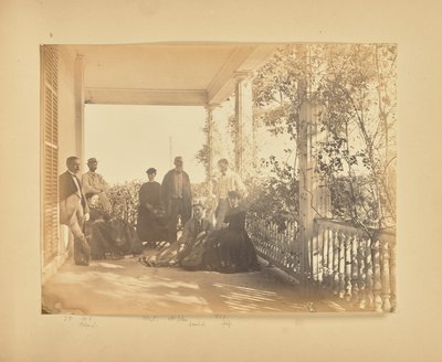 [ポーチに集合写真］ 作： Alfred Booth