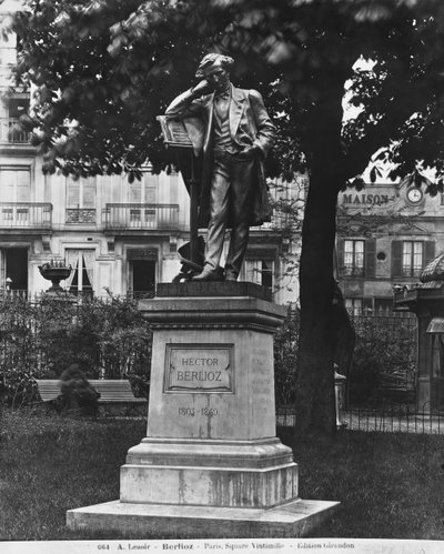 ヘクターベルリオーズの記念碑、スクエアヴィンティミル、1884年（石と青銅） 作： Alfred Charles Lenoir