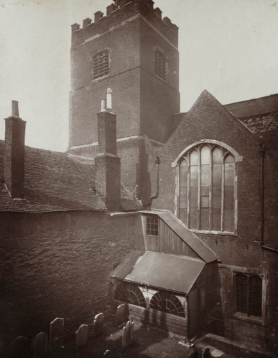 St. Bartholomews: オールド サウス トランセプトの跡地にある緑の教会墓地 作： Alfred H. Bool