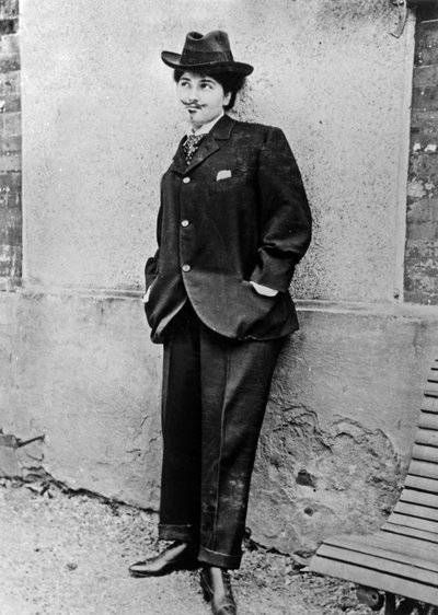 Mission Nathanson (1872-1950) tuleva Mission Sert, mieheksi pukeutunut, n. 1900, valokuva Alfred Nathanson 作： Alfred Natanson