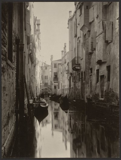 ヴェネツィアの運河 作： Alfred Stieglitz