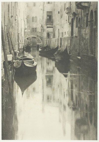 ベネチアン運河、1894 年、1897 年に印刷。 作： Alfred Stieglitz