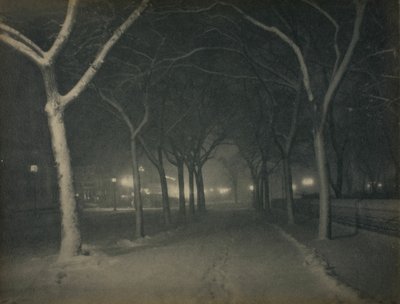 氷の夜、ニューヨーク 作： Alfred Stieglitz