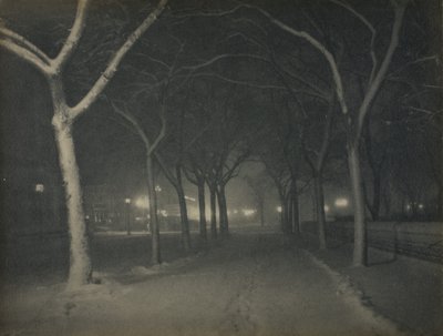 氷の夜、ニューヨーク 作： Alfred Stieglitz