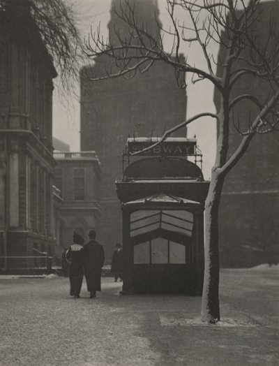 ニューヨーク市庁舎にて 作： Alfred Stieglitz