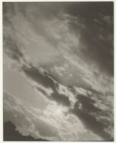 同等、1923年。 作： Alfred Stieglitz