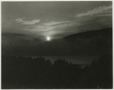同等、1925年。 作： Alfred Stieglitz