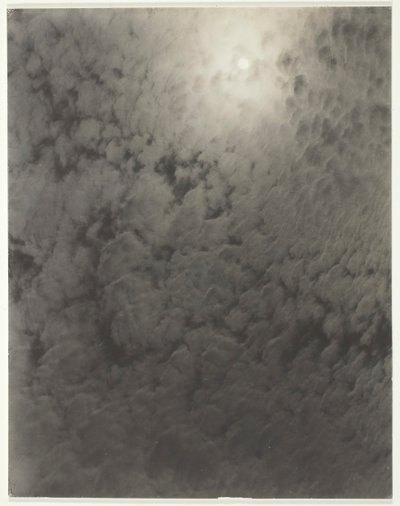 同等、1926年。 作： Alfred Stieglitz