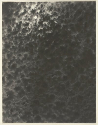 同等、1929年。 作： Alfred Stieglitz